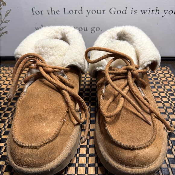 UGG Shoes - UGG Tan and Cream Ankle Boots Women SZ 8- Box 15